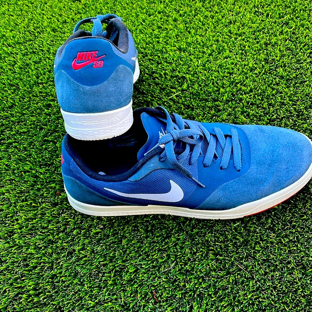 Size 10.5 Nike Paul Rodriguez Squadron Blue.